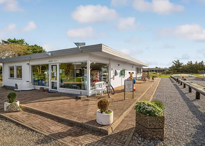 Semesterbostad Lovely In With Kitchen